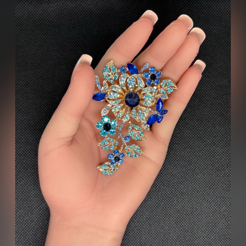 Stunning Gold Tone & Blue Crystal Floral Spray Brooch Pin - Picture 4 of 6